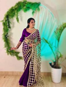 Sari Fandy en satin effet miroir, dentelle royale effet miroir, pallu en organza, bordure fantaisie premium effet miroir, bordure lourde - Product Image 1