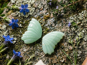 Pierre précieuse naturelle en aventurine verte sculptée en forme d'aile de papillon, vente en gros de pierres naturelles vertes - Product Image 5