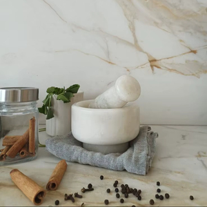 Mortier et pilon en marbre de haute qualité avec surface polie élégante pour la décoration et l'utilisation dans les cuisines modernes - Product Image 1