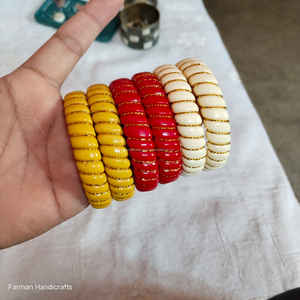 Bracelets en résine sculptés à la main, bijoux artisanaux élégants pour femmes à prix avantageux - Product Image 2