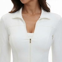 Ensemble de yoga sans couture personnalisé pour femmes, couleurs variées, short taille haute, haut à col montant et manches longues, tenue de performance 3 pièces à séchage rapide