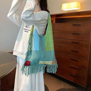 Nuevo Bolso de Hombro de Mujer a la Moda con Estampado Animal, Diseño de Bloques de Color y Borlas Estilo Nicho - Product Image 1