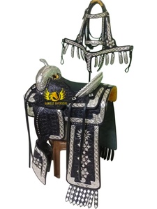Selle Western pour Cheval en Cuir Naturel Souple de Qualité Supérieure, Ornée de Motifs Floraux, avec Quincaillerie Nickelée, Durable, et Bridon Assorti à Siège Rembourré Doux - Product Image 2