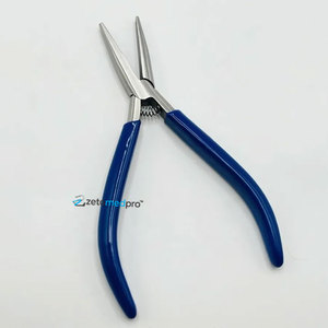Pince à pointe plate professionnelle de haute qualité en acier inoxydable avec ressort pour extensions de cheveux, logo personnalisé inclus - Product Image 6