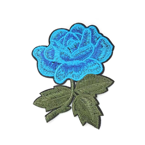 Juego de parches termoadhesivos de lona 3D con bordado de rosas multicolor para sombreros - Product Image 4