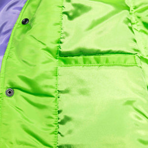 Chaqueta Deportiva de Invierno Personalizada de Baloncesto, Chaqueta Varsity de Satén con Estampado de Talla Grande, Chaqueta con Cuello Alto y Logotipo Frontal para Hombre - Product Image 3