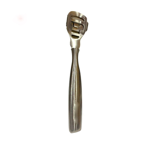 Coupe-callosités en acier inoxydable allemand de qualité supérieure, fonction de nettoyage efficace pour l'élimination des peaux mortes - Product Image 1