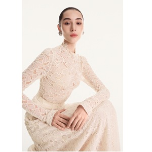 เสื้อผ้าขายส่ง เสื้อผู้หญิงฤดูหนาว ODM GISELLE TOP รุ่นใหม่ 59 ซม. เป็นมิตรกับสิ่งแวดล้อม ไม่หดตัว สีดำ สีขาว เงางาม เสื้อผู้หญิง - Product Image 6