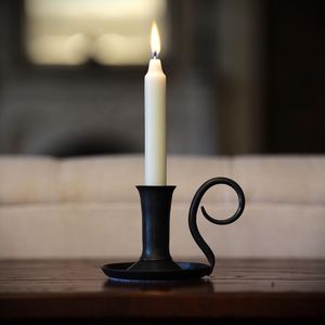 Acabado artesanal suave y detallado, que realza la auténtica belleza de la artesanía del metal forjado. - Product Image 1