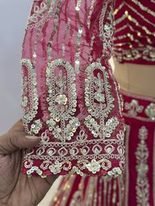 La elegancia se une a la tradición: el color del mehndi combinado con una dupatta multicolor bellamente bordada, perfecta para ocasiones festivas. - Product Image 3