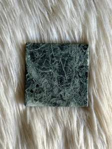 Ensemble de sous-verres carrés en marbre vert du Guatemala faits à la main, sous-verres en pierre naturelle, décoration de table pour la maison - Product Image 5