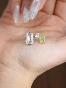 Anillo de Moissanita de Tres Piedras con Corte Radiante Amarillo de 0.51CT y Corte Esmeralda de 1Ct, Plata 925 Original, para Boda, Aniversario, Fiesta, Ocasión Especial - Product Image 5