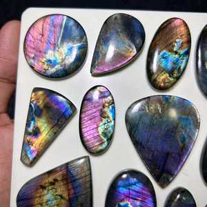 MAHNAJ GEMS Vente en gros de pierres précieuses naturelles : Spectrolite violette, Labradorite, Cabochons en vrac avec éclat de couleur, pour la fabrication de bijoux - Product Image 4