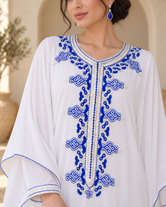 ชุดเดรสยาวมิชคาท คูตูร์ สีขาวลายผีเสื้อแบบโมร็อกโก ปักลายสีน้ำเงินเข้ม ผ้ากำมะหยี่สีพลัม สำหรับผู้หญิง สวมใส่ในงานปาร์ตี้หรืองานกลางคืน - Product Image 4