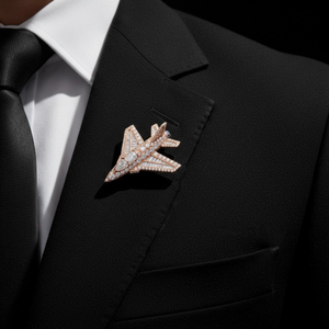 Broche de mode en forme d'avion en plaqué argent ton or rose avec moissanite, bijou de revers tendance, cadeau pour fiançailles, mariage ou fête - Product Image 3