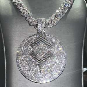 Pendentif Logo Moissanite VVS Iced Out Personnalisé Luxe Bijoux Fins 925 Breloques Pendentif Logo Cercle 3D Pendentif Hip Hop pour Hommes - Product Image 4