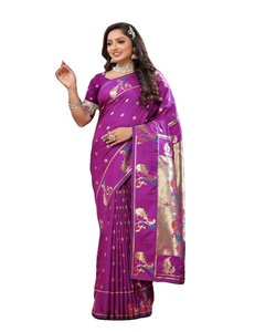 Magnifique Saree de mariée en soie pour mariage avec un superbe travail lourd et un look exclusif pour les femmes. - Product Image 1