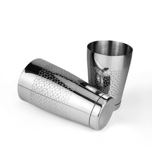 Coctelera Boston de Acero Inoxidable 18/8 de 850 ml con Logotipo Personalizado Grabado, Acabado Pulido Espejo y Base Pesada para Mezclar Cócteles - Product Image 3
