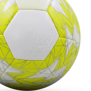 Ballon de football de qualité supérieure, léger, confortable, surface imperméable, construction robuste des panneaux, design personnalisable, logo disponible, OEM disponible - Product Image 5