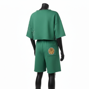 Ensemble crop top et short en molleton de coton lourd pour femme, vert forêt, avec patch brodé et logo personnalisé, 100 % coton - Product Image 2