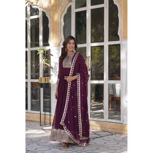 Vestido de Fiesta Hecho a Mano con Lentejuelas y Dupatta Bordada, Talla XL, Corte Imperio - Product Image 1