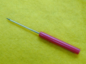 Aiguille à coudre DK-673 pour tailleurs |   Aiguille à coudre en plastique avec pointe métallique pour travaux manuels et couture - Product Image 1