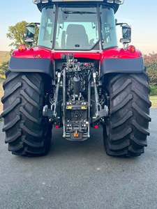 Tracteur agricole Massey Ferguson 7S.210 Dyna-VT 4WD de 210 CV, 6,6 L, 6 cylindres diesel, avec transmission CVT - Product Image 6
