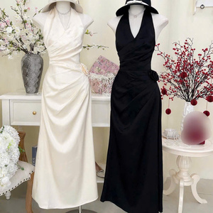 เดรสยาวทรงสวยสง่า เรียบหรู สำหรับผู้หญิง ผ้าซิลค์ ซักได้ ใส่สบาย เหมาะสำหรับโอกาสต่างๆ ทั้งแบบลำลองและเป็นทางการ  ทรงเข้ารูปช่วงเอว - Product Image 4