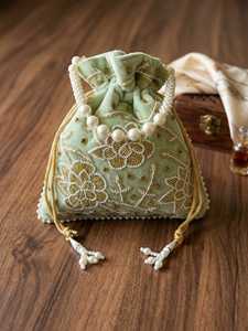 Sac à main Potli brodé de perles à bas prix pour femmes avec fermeture à cordon, idéal pour les soirées, les mariages et les tenues de fête - Product Image 6