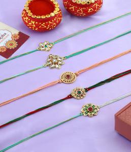 Elegante Joyería Tradicional Floral Kundan Rakhi Hecha a Mano con Hilo Ajustable para Hermano, Regalo Perfecto para Festividades Familiares - Product Image 1