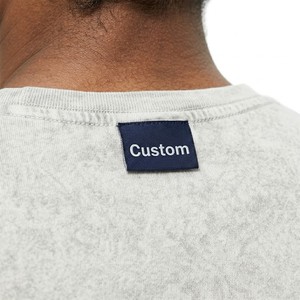 T-shirt unisexe blanc vintage délavé coupe oversize pour homme, en coton premium, style streetwear minimaliste, avec logo personnalisé et graphique - Product Image 3