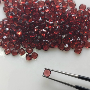 Granat rouge naturel 4 mm, taille coussin, qualité supérieure, pierre précieuse en vrac pour la fabrication de bijoux - Product Image 3