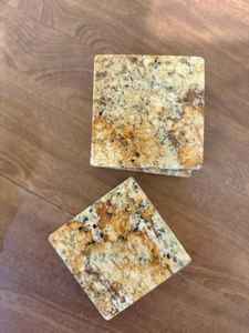 Ensemble de trois sous-verres vintage en marbre beige et noir, décoration de table en pierre naturelle - Product Image 3