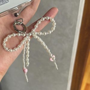 Porte-clés artisanal fait main avec broderie détaillée en fil pour collections de cadeaux exclusifs - Product Image 4