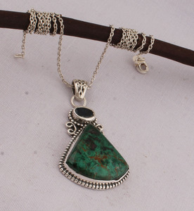 Pendentif vintage en argent sterling 925 avec turquoise tibétaine, vente en gros, pendentif en pierre précieuse turquoise naturelle, fait main, style antique - Product Image 1