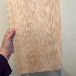 Planche à découper rectangulaire en bois d'acacia massif de qualité supérieure, durable, faite à la main, épaisseur 1,2 cm, compatible lave-vaisselle - Product Image 4