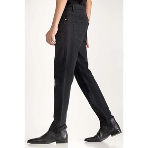 Fabricant de jeans en denim de qualité, produisant des coupes droites avec des tissus respirants, des lavages délavés tendance pour l'hiver, l'automne et le printemps - Product Image 5