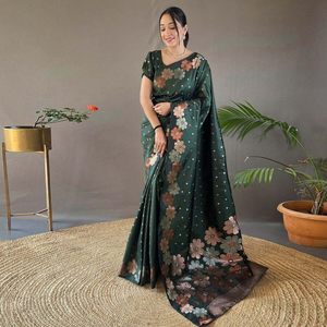 Dernier modèle de sari en soie banarasi douce avec broderie zari et blouse non cousue, vert 69879 - Product Image 1