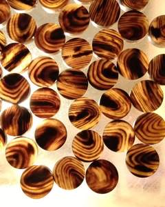 กระดุมเปล่าทำจากเขาควายแกะสลักลายสัตว์ คุณภาพดีเยี่ยม งานฝีมือธรรมชาติ พร้อมคุณสมบัติกันน้ำ - Product Image 1