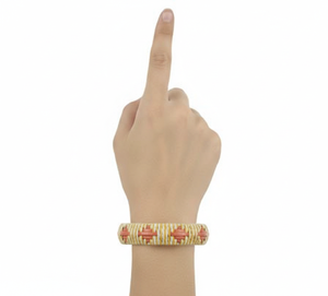 Bracelet tissé Verdan artisanal : Tissage de fils naturels colorés avec élégants accents de corail pour un style tribal - Product Image 3