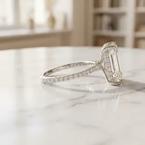 Bague de fiançailles classique en or blanc 18 carats avec diamant de laboratoire taille émeraude pavé solitaire de 4,00 carats pour femme, idéale pour anniversaire et mariage - Product Image 2