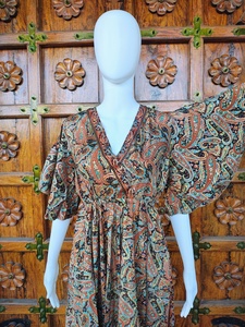 Robe longue décontractée d'été en soie pour femme, style vintage, simple, écologique, respirante, anti-plis, ample, à volants, col en V et manches flottantes - Product Image 3