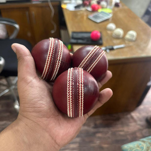 Pelota de Cricket Clásica de Cuero Rojo Cosida a Mano para Entrenamiento Profesional - Product Image 6
