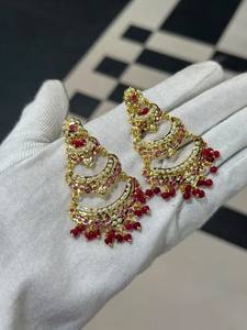 Pendientes de Perlas de Imitación y Diamantes con Baño de Rodio Estilo Jadau, Joyería Nupcial Tradicional India, Venta al Por Mayor - Product Image 2