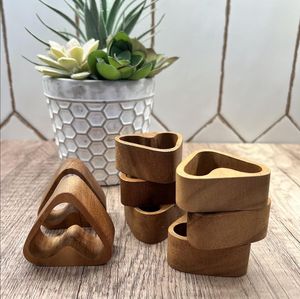 Anneau de serviette décoratif en bois poli, élégant pour l'agencement de table de banquet, idéal pour les célébrations de fin d'année et les événements formels - Product Image 4