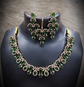 Nouvel Arrivage – Parure Collier et Boucles d'Oreilles Ajustables en Laiton Plaqué Or avec Pierre AD, Style Tendance, Mang Tika, Idéale pour Mariage, Fiançailles, Anniversaire, Cadeau - Product Image 5