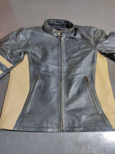 Chaqueta Varsity de Piel de Oveja, Diseño en Cuero Genuino, Resistente al Viento, Transpirable y Calefactable, Venta al Por Mayor OEM, Chaquetas para Mujer, Personalización con Bordado - Product Image 2