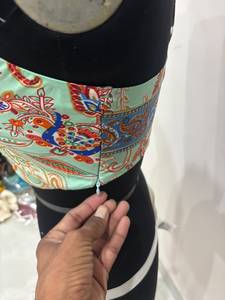 Top corto tipo camisola con estampado Paisley, bajo en V, estilo bandana, con tirantes finos ajustables y espalda descubierta, para playa y vacaciones, proveedor mayorista - Product Image 6