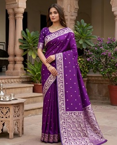 Sari en soie Banarasi traditionnel indien avec broderie Zari pour les occasions de mariage et les événements festifs, tenue pour femmes - Product Image 1