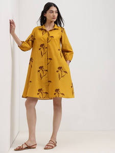 Robe chemise à imprimé floral jaune, manches trois quarts, coupe ample, longueur midi, col rabattu, tenue décontractée pour le printemps - Product Image 1